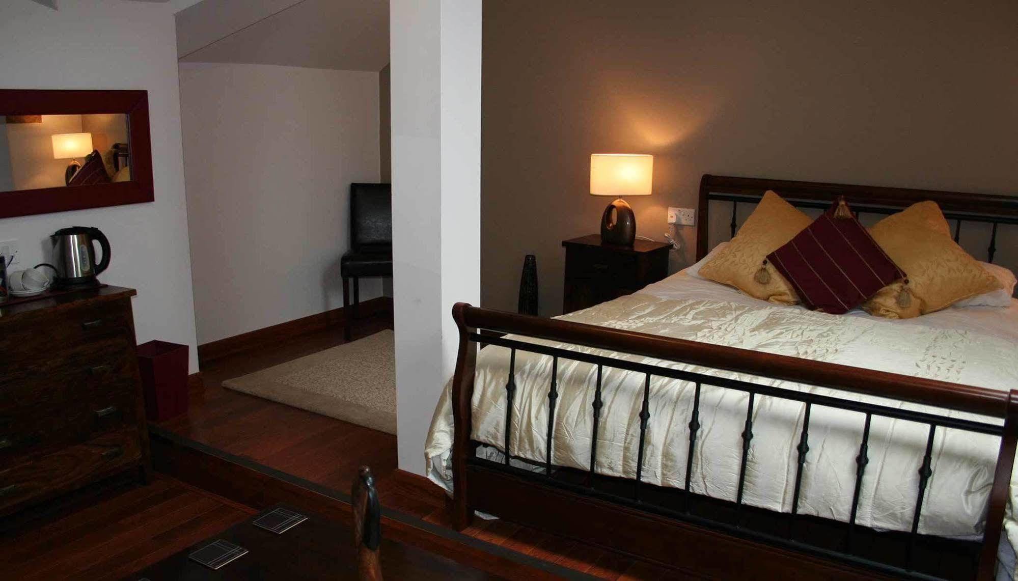 Leaside Hotel Luton  Ngoại thất bức ảnh
