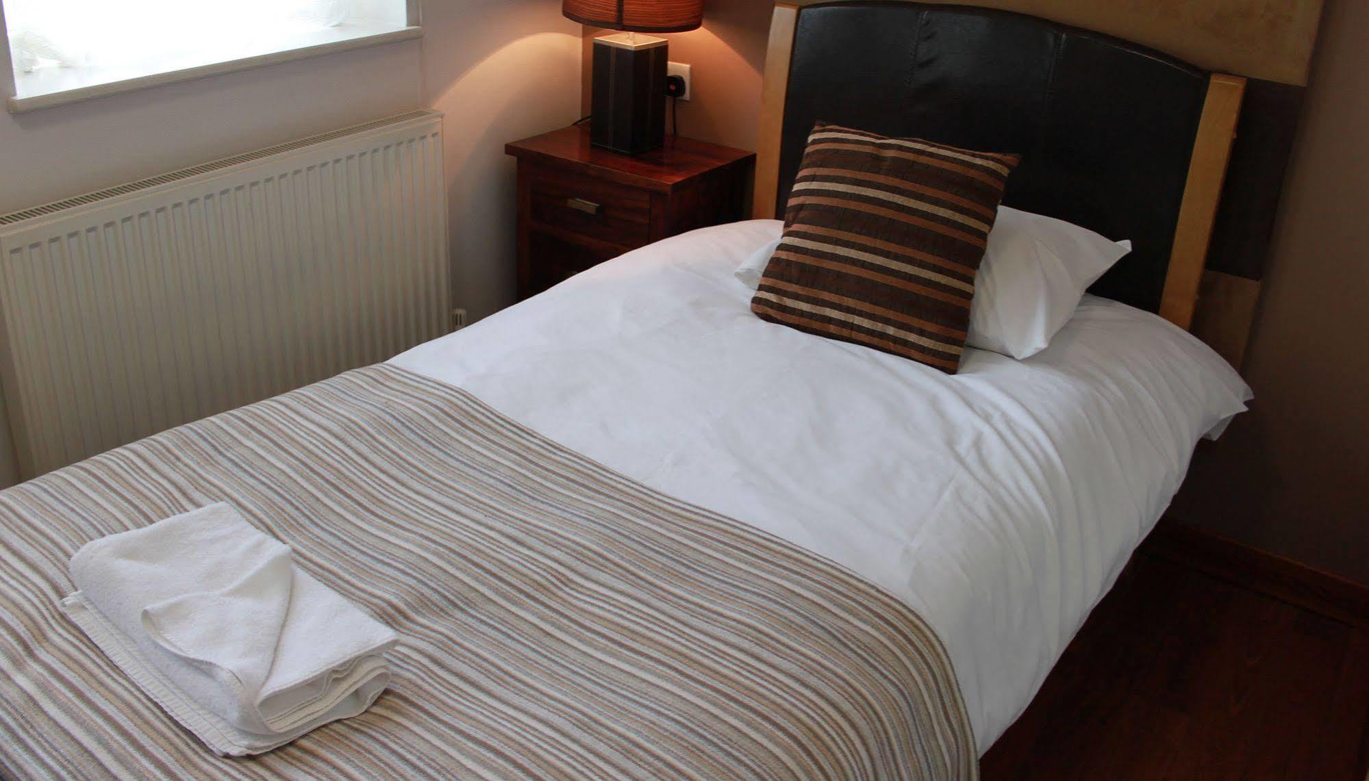 Leaside Hotel Luton  Ngoại thất bức ảnh